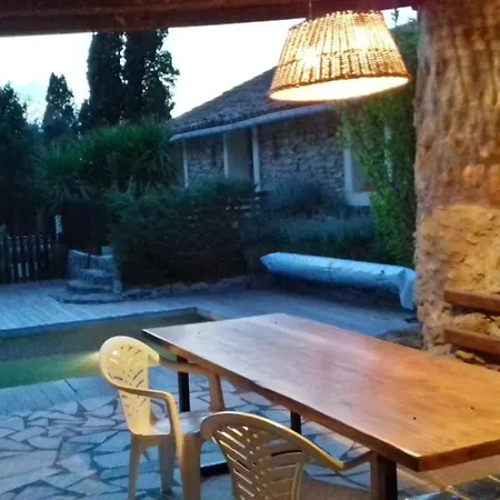 Du Caveau Сasa de vacaciones *