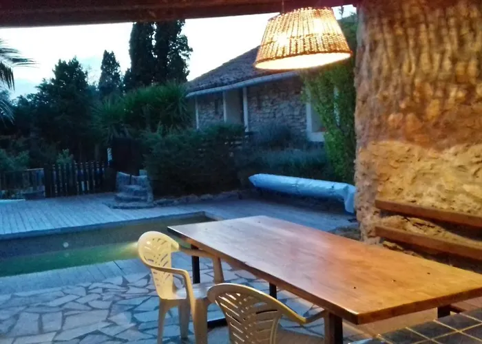 Du Caveau Nyaraló *